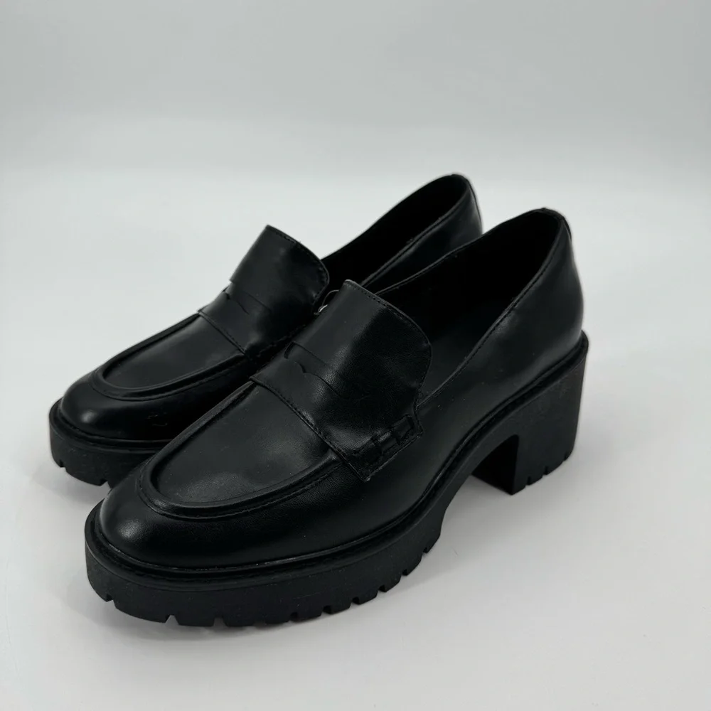 Universal Thread sleek black